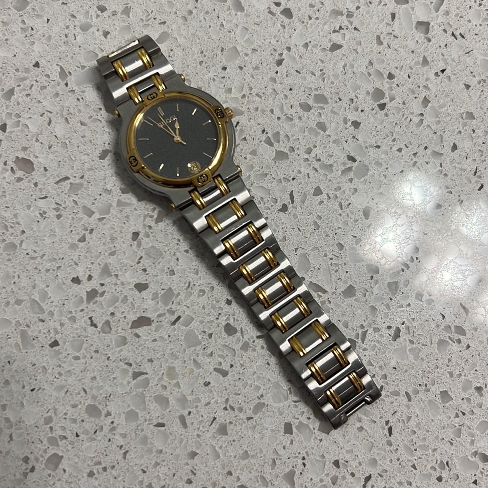 Gucci 9000M watch (silver & gold) UNISEX - Picture 5 of 5